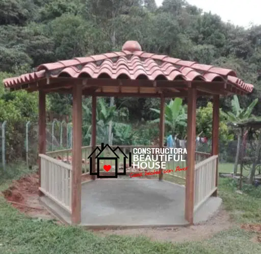 Kiosco de madera y cemento